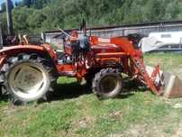 Tractor 4x4 Hinomoto kubota cu încărcător frontal  și plug