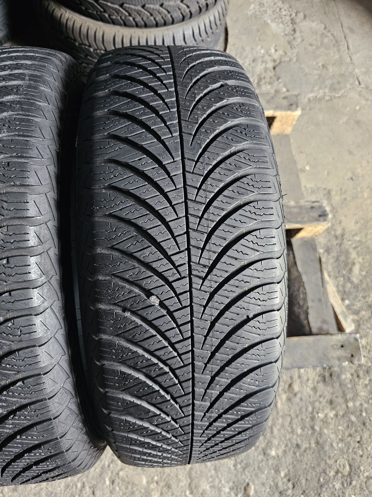 2 anvelope allseason 195 65 15 Goodyear
