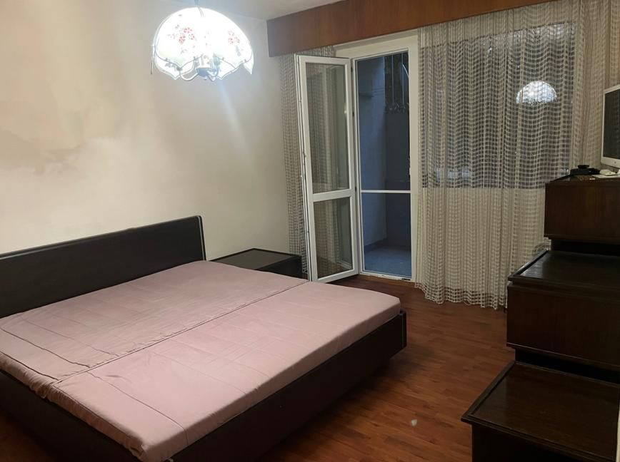 Тристаен апартамент в кв. Кючук Париж