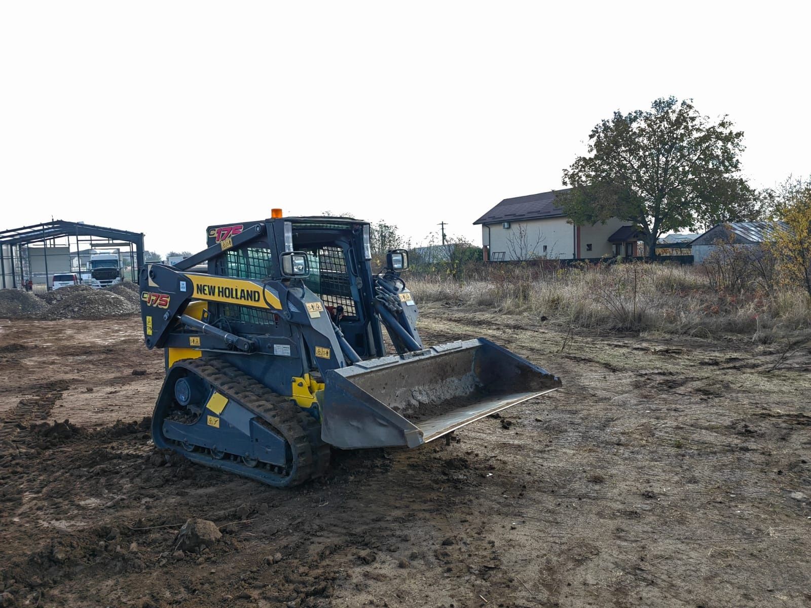 Betoane , pavaje,curți,săpături,nivelari,constructi,fundați,multe alte