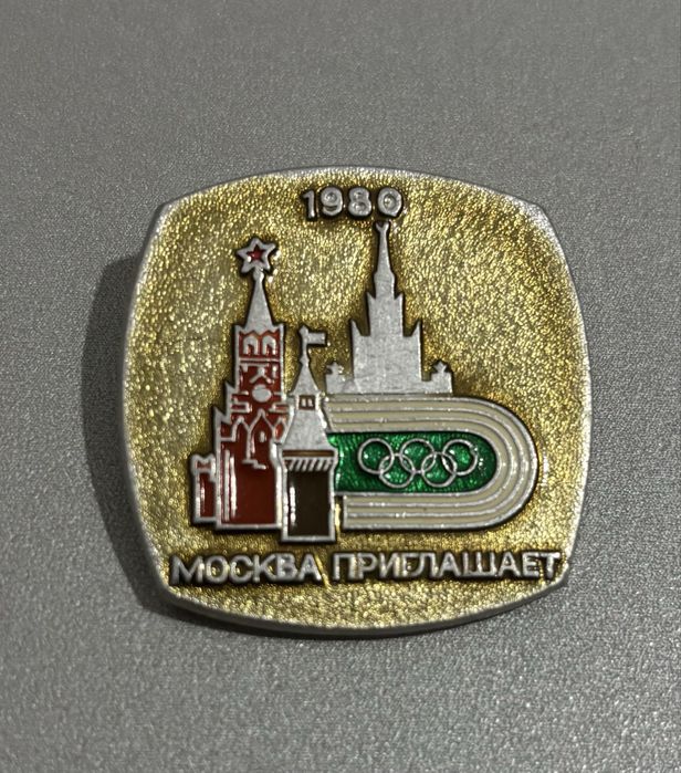 Insignă originală sovietică din Olimpiada Moscova 1980