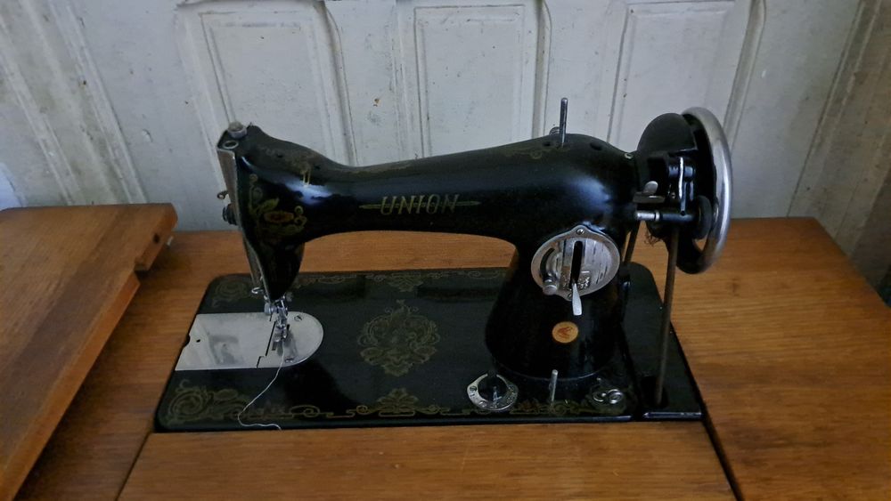 Masina de cusut veche functionabila