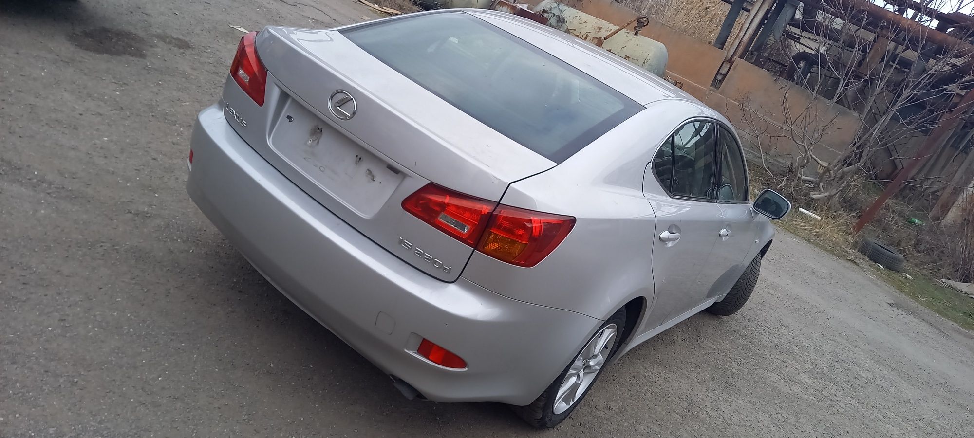 Lexus IS 220d на части
