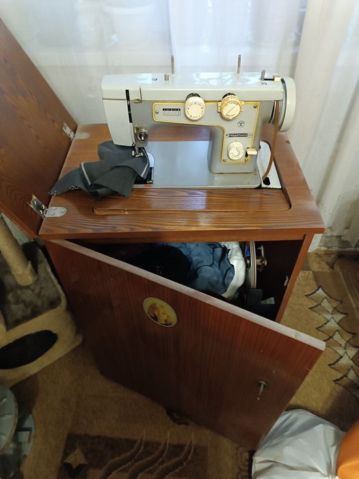 Швейная машинка ножная