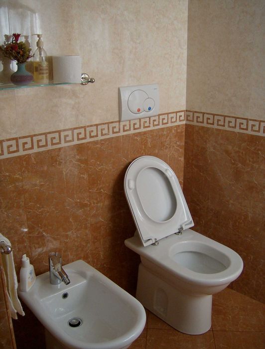Vind CASA  FAMILIALA  cu  CABINET MEDICAL , Birouri ,  Pensiune ...