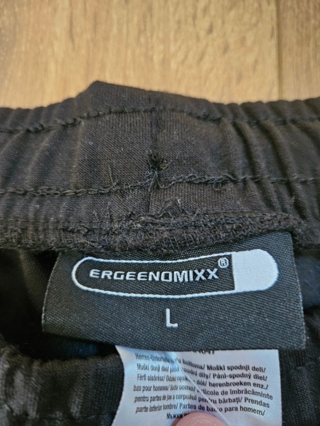 Pantaloni sport cu buzunare