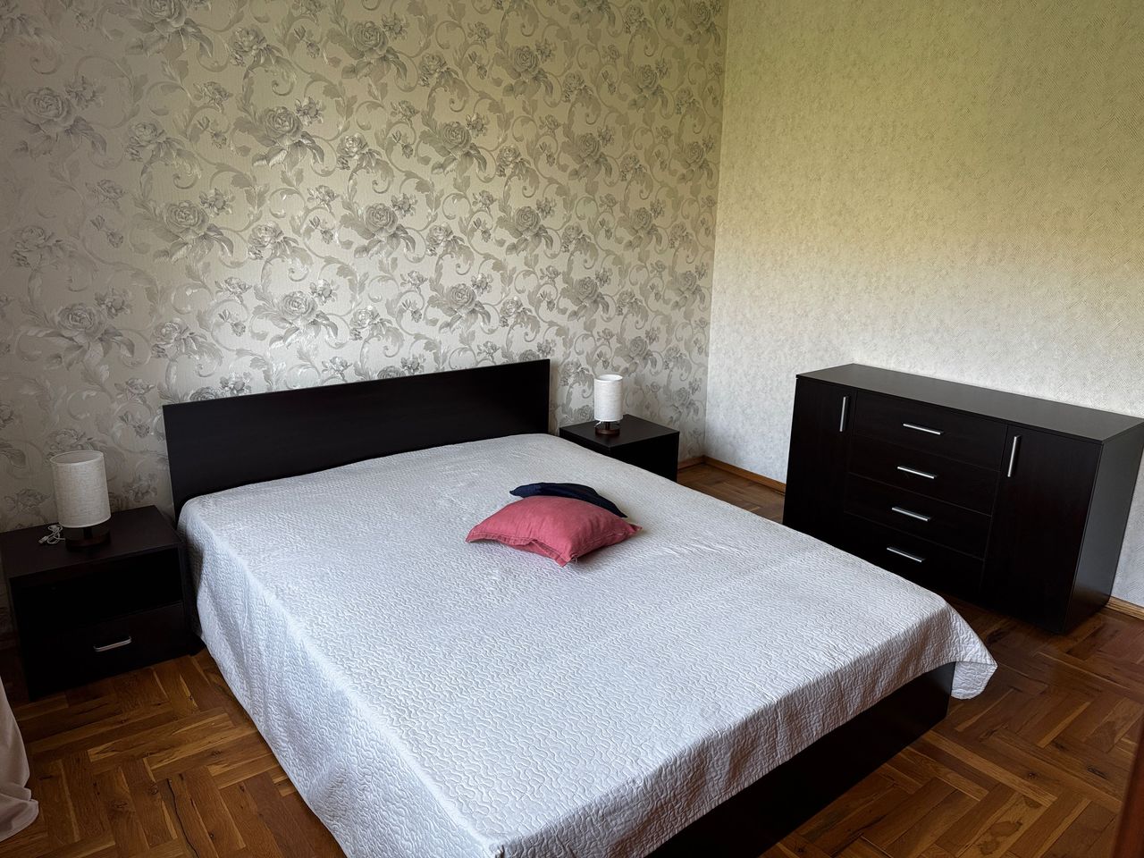 Дава се под наем Тристаен апартамент в Варна, Център - 65 кв.м за 612 € - Снимка #7