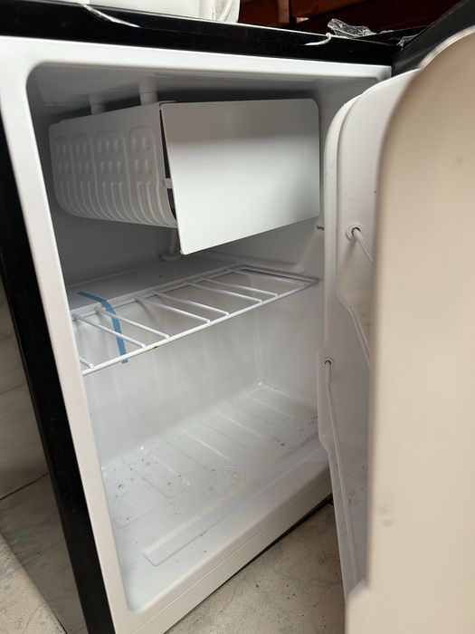 Vand frigider dimensiuni mici