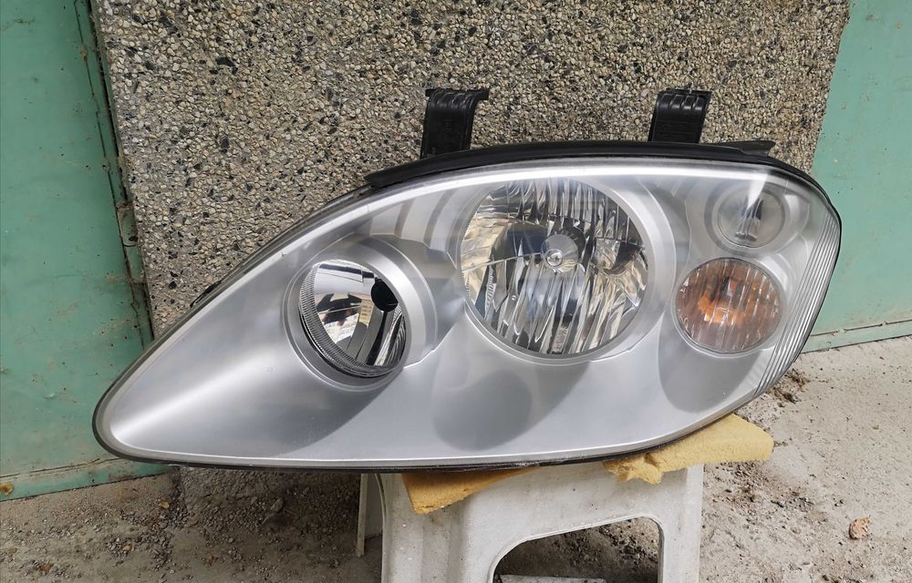 Оригинален фар Ssang Yong Rodius