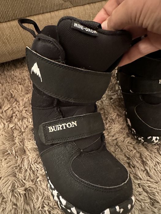 Echipament snowboard Burton pentru copii – pachet complet!