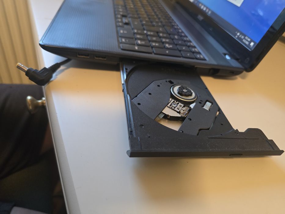 Laptop Acer i3 ieftin , reducere !