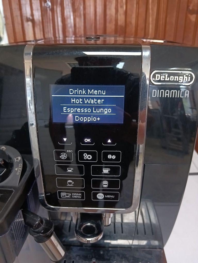 Кафе автомат Delonghi Dinamica перфектен с гаранция!