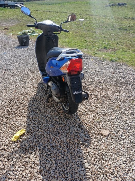 Vând scuter kimco 80cc cu acte