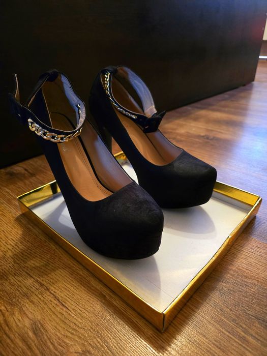 Нови официални дамски обувки на ток