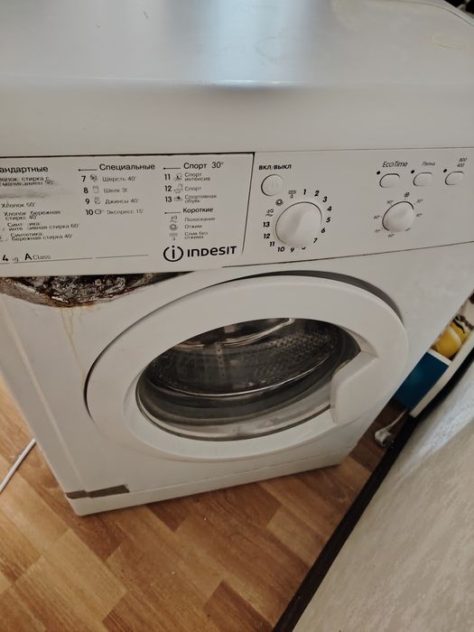 Продам на запчасти стиральную машинку