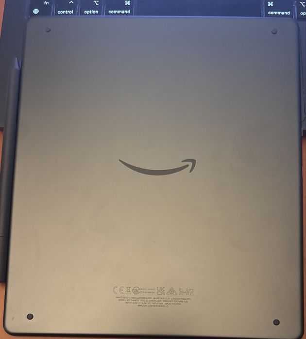 Amazon Kindle Scribe impecabil, cu husa si folie pe ecran