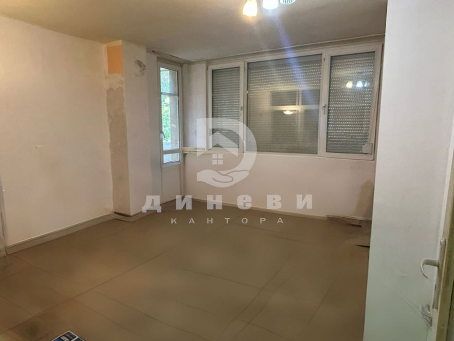 Продава двустаен апартамент в кв. Ремиза