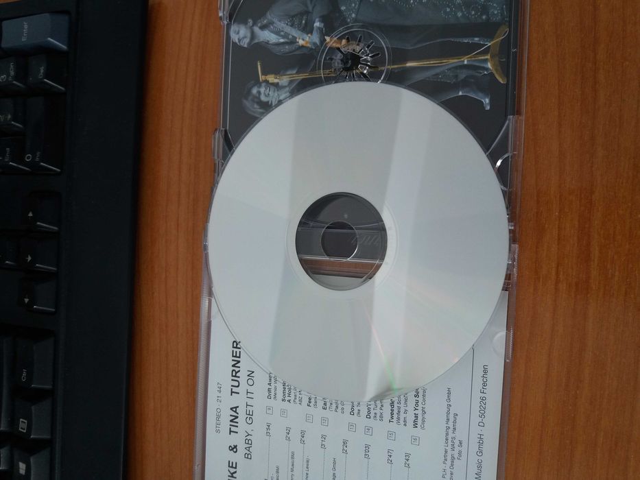 Vand o colectie de doua albume rock ale trupei Ike & Tina Turner