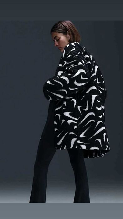 100% Оригинално Дамско яке Nike NSW в размер ХС и S