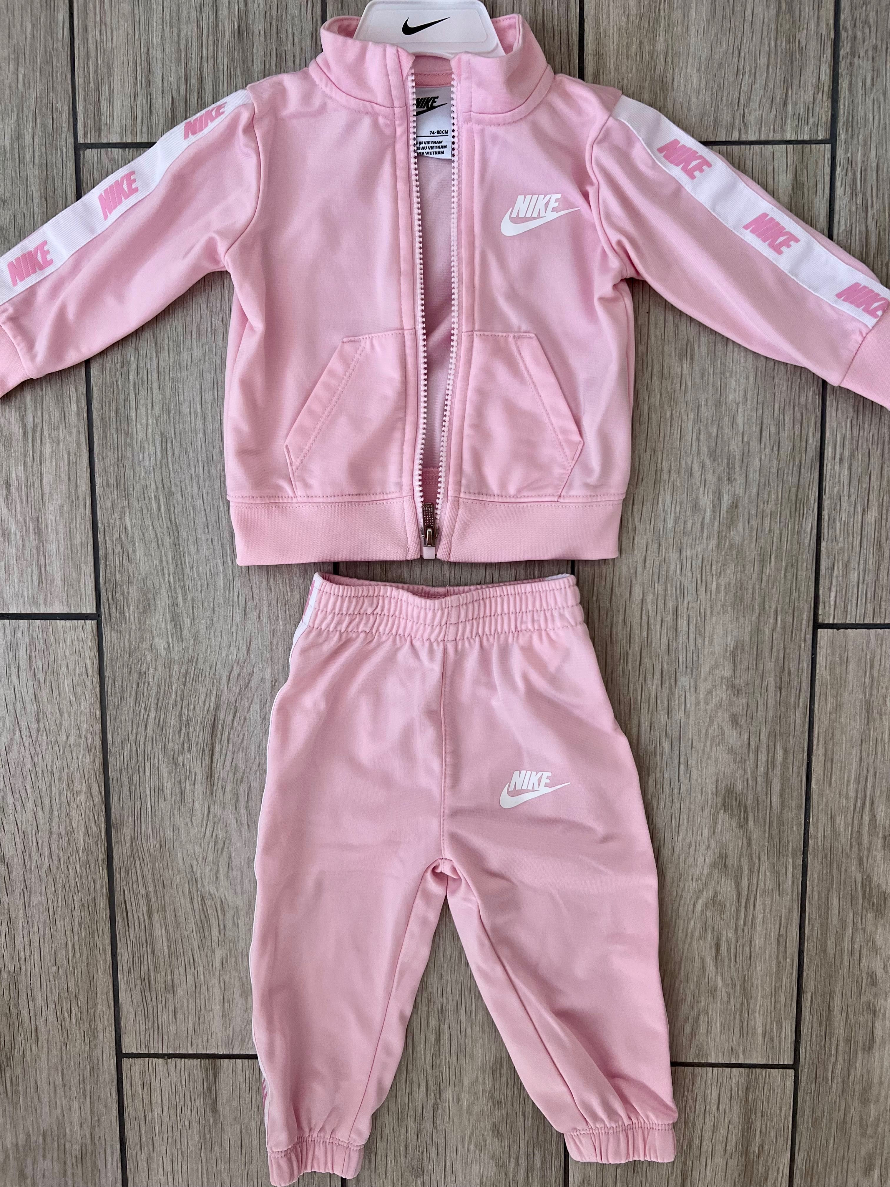 Екип на Nike розов