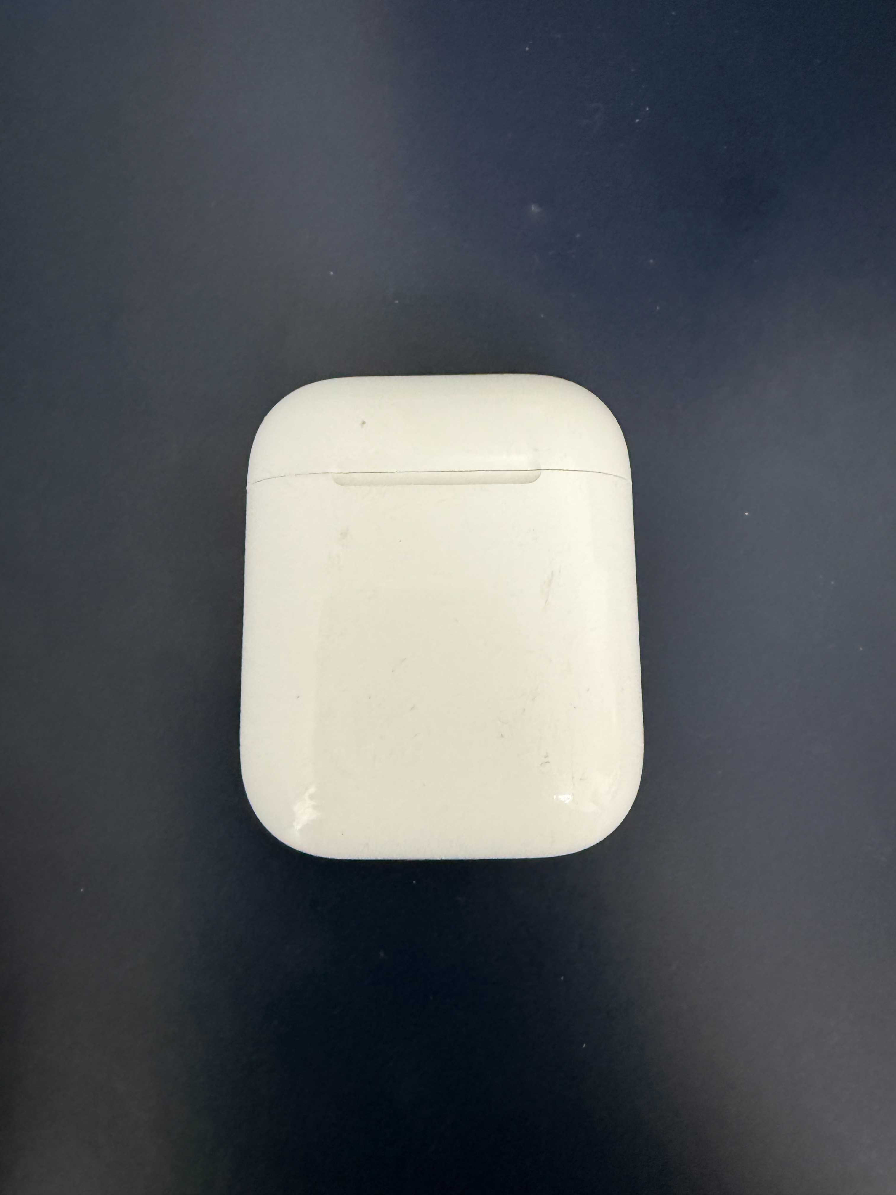 AirPods 1 (кейс и наушники)