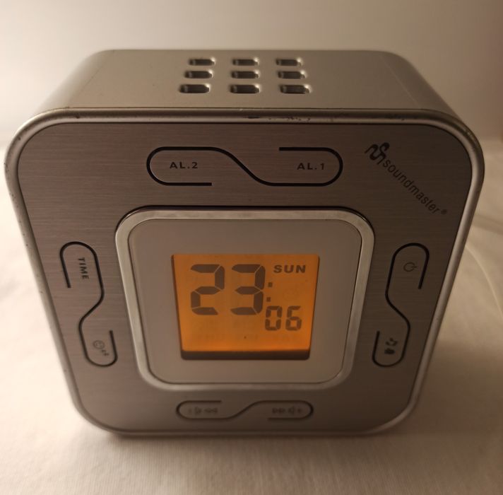 Radio SoundMaster FM + AM cu Ceas digital, Alarmă și Audio In