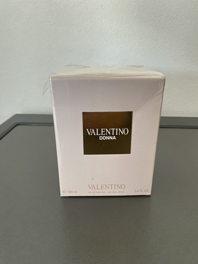 Apa de parfum Valentino Donna