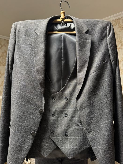 Продам Костюм тройка