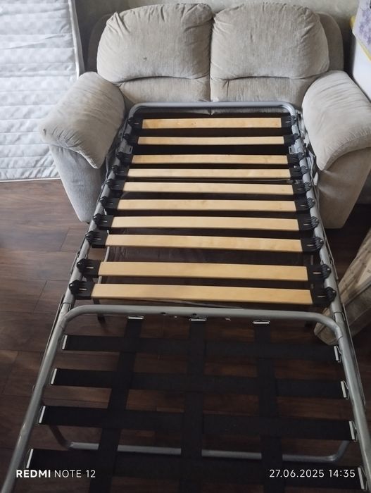 Диван-кровать Комоды Зеркало