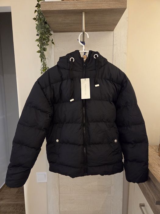 Чисто ново черно зимно яке