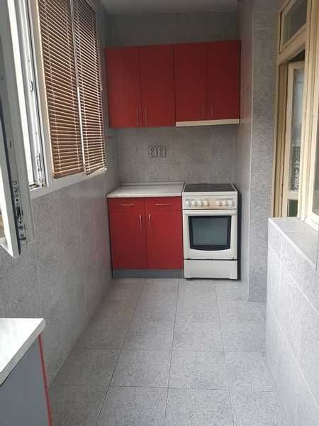 Дава се под наем Двустаен апартамент в Бургас, Меден рудник - зона А - 50 кв.м за 150 € - Снимка #1