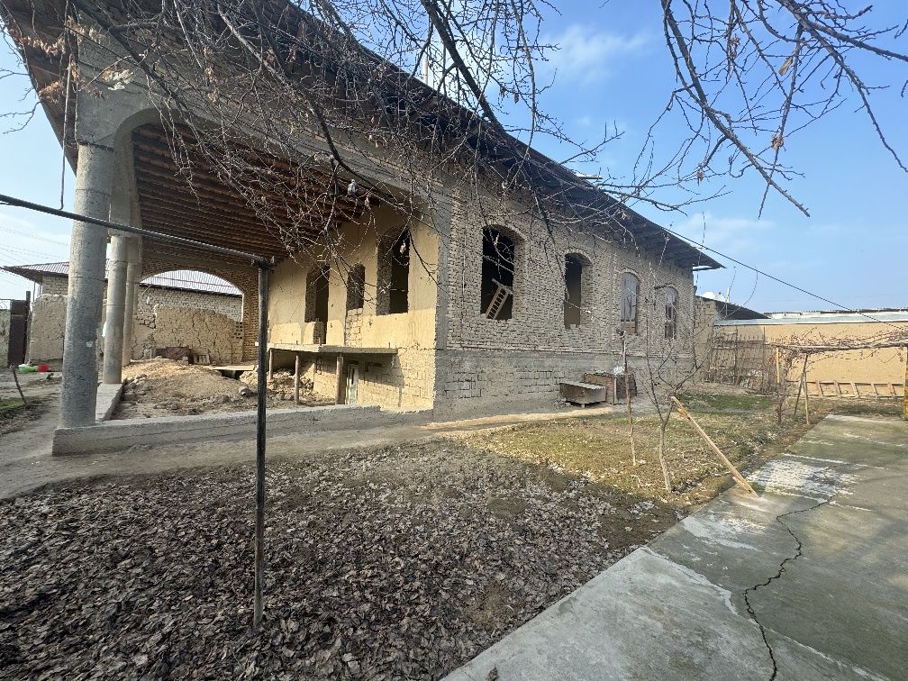 Продаётся дом в доль дороги для бизнеса в городе Самарканд.