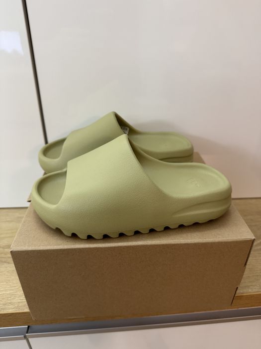 Yeezy Slide Resin