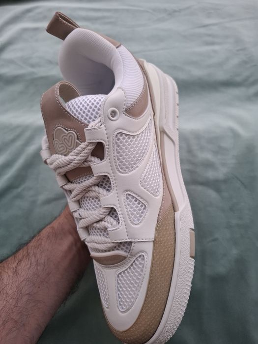 Louis Vuitton , size 42 și 45 . 780 Lei