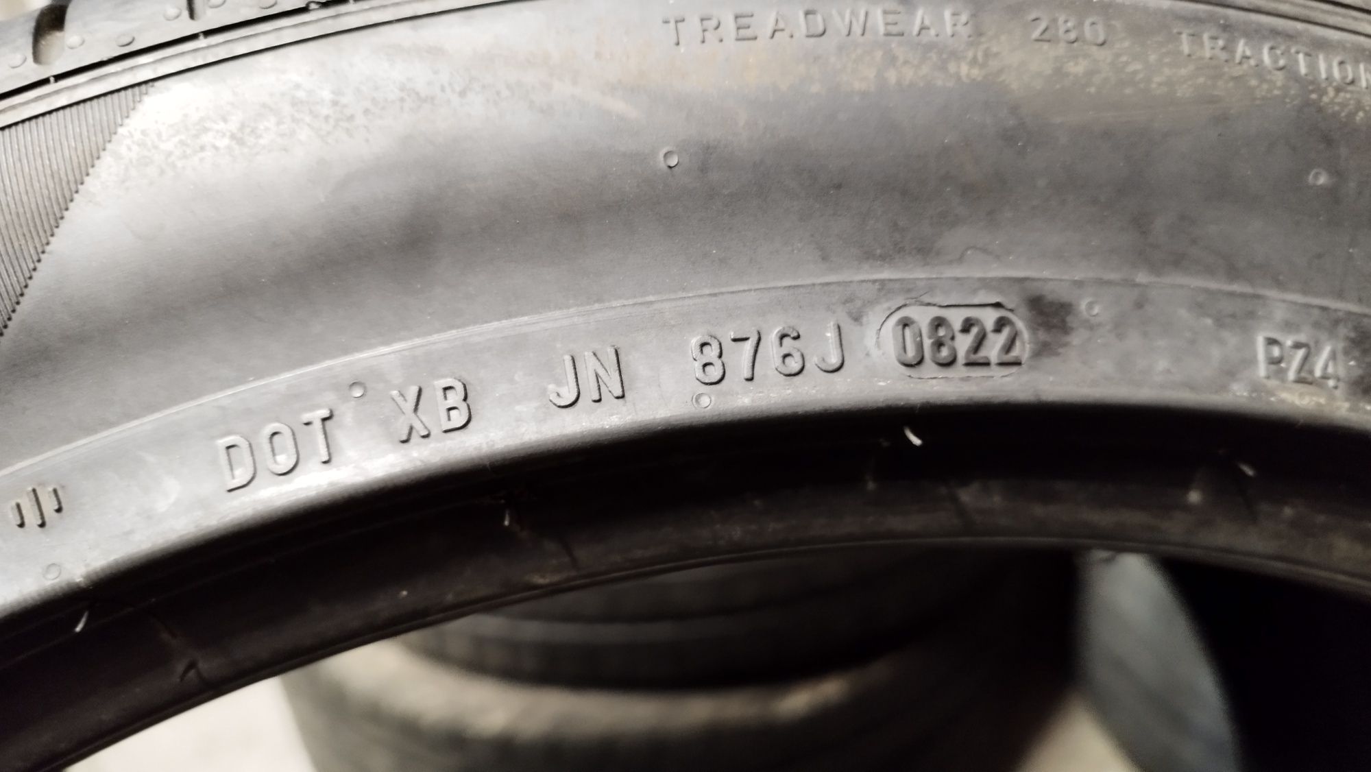 Pirelli 325/35/22