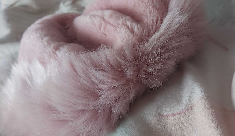 Căciulă roz pufoasă cu blană artificială