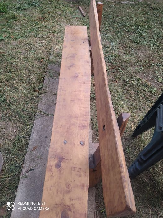 Vând masa +2  bănci  din lemn masiv pentru 8 persoane stil rustic