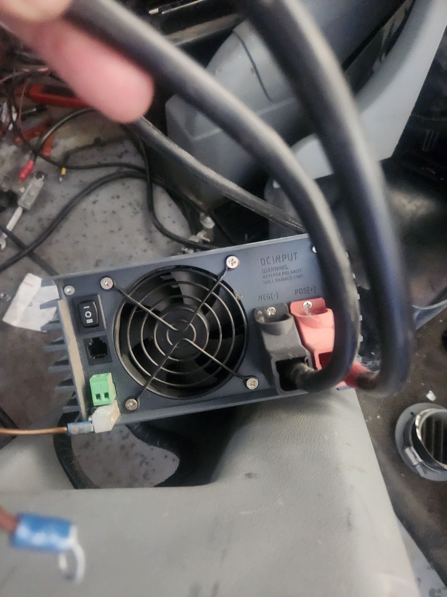 Invertor de tensiune auto  dometic PP1002