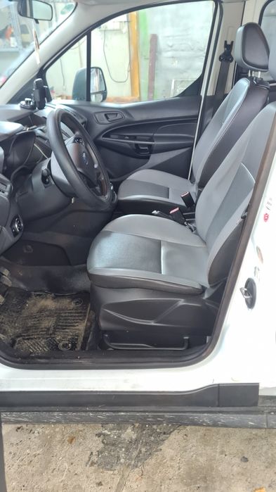 Vând Ford Transit Connect  euro 6, fabricat în 2015, 5 locuri