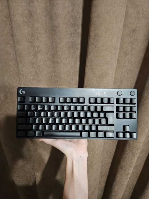 Продам клаыиатуру Logitech G PRO