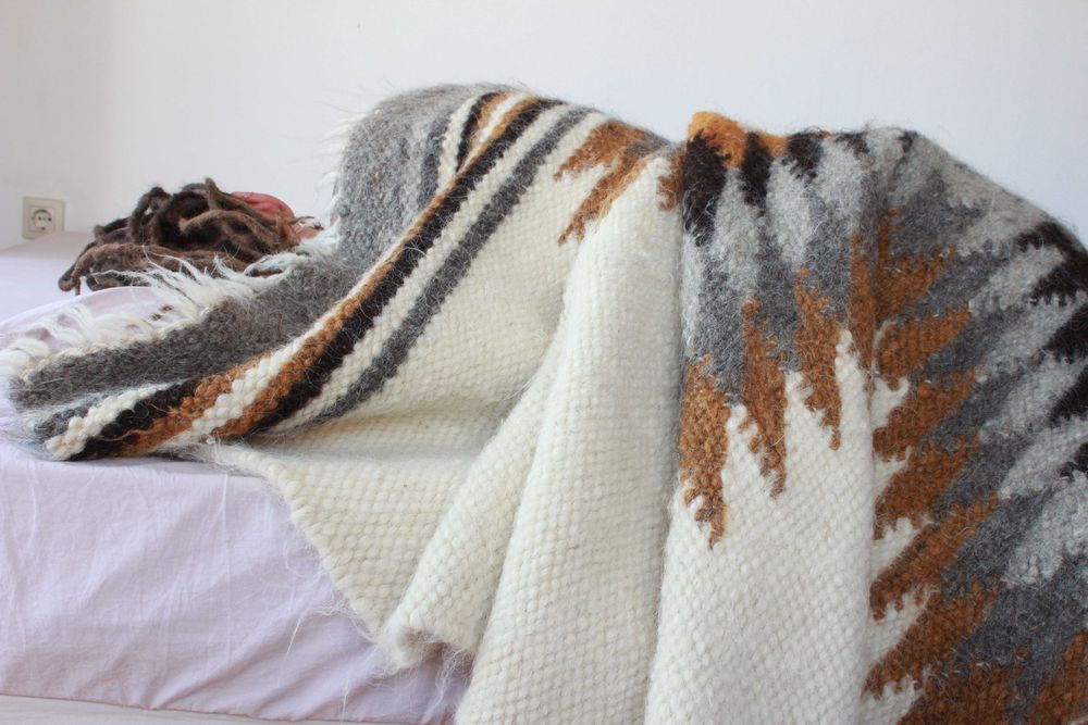 Ръчно тъкани килими.