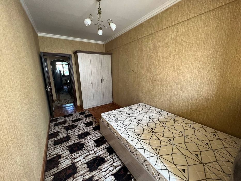 Срочный сдаётся квартира шайхонтохур район навоий Коча 3 комнита