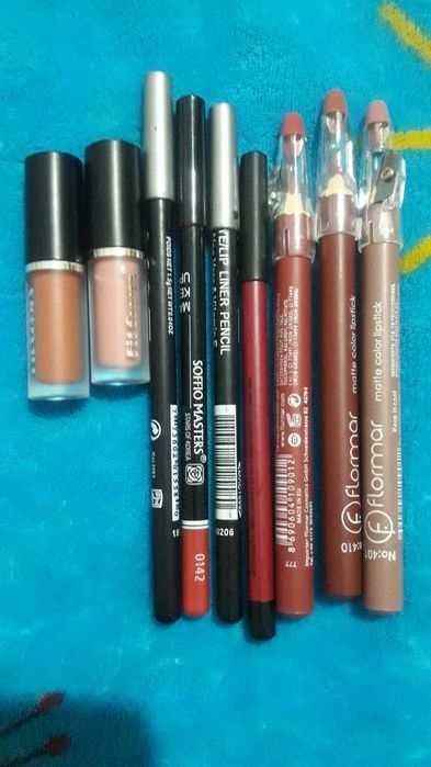 Продам  карондаши касметики