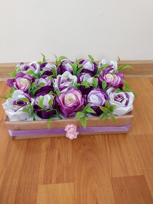 Aranjamente florale din satin