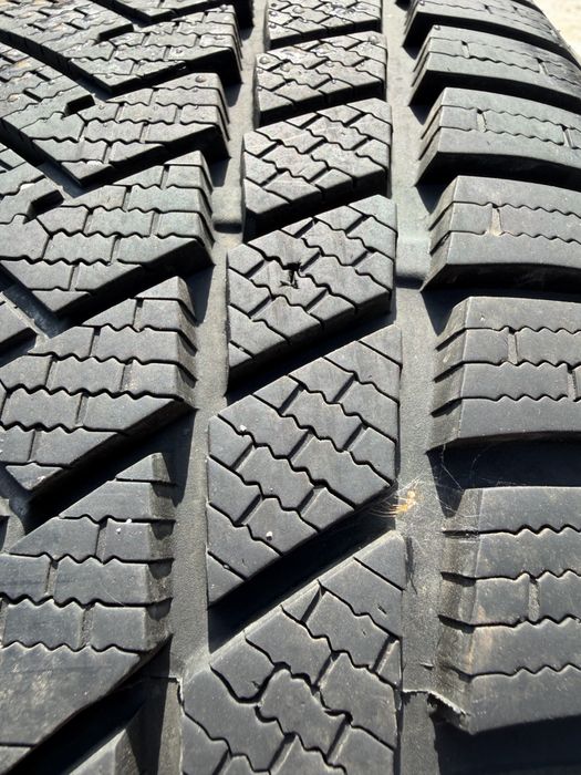 Anvelope iarna 215 45 17 / 215 50 17