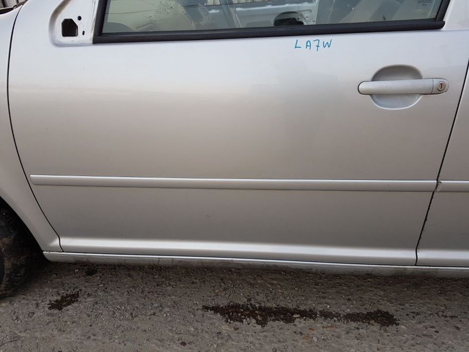Usa / Portiera Stanga Fata VW Bora 1998 - 2005 Cod Culoare LA7W
