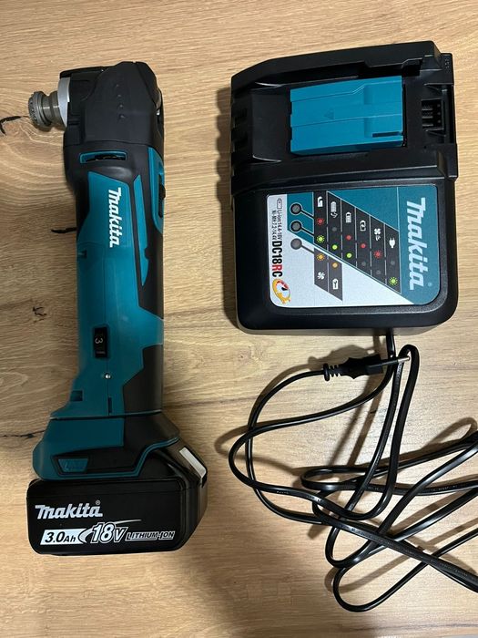 Multifuncțional Makita DTM51 și circular Makita DHS680