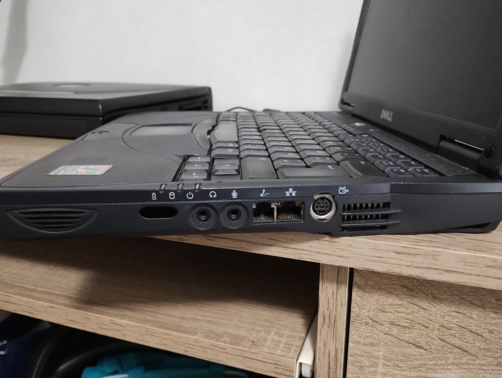 Стари лаптопи DELL със зарядно