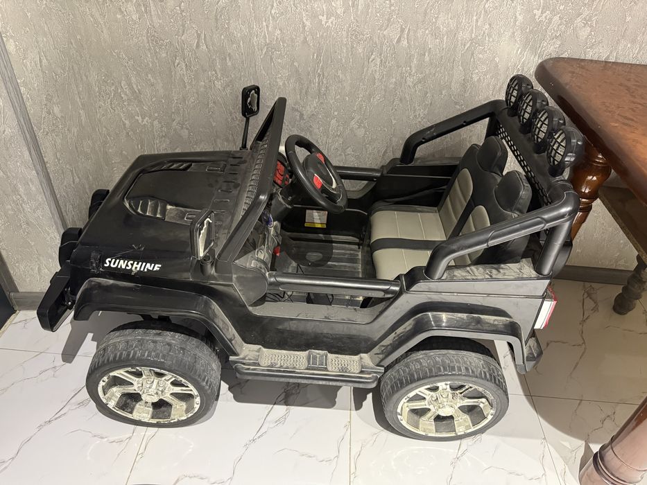 Bolalar moshinchasi sotiladi