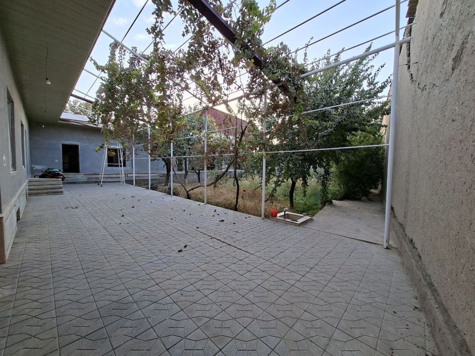 Hovli sotiladi 8 sotok